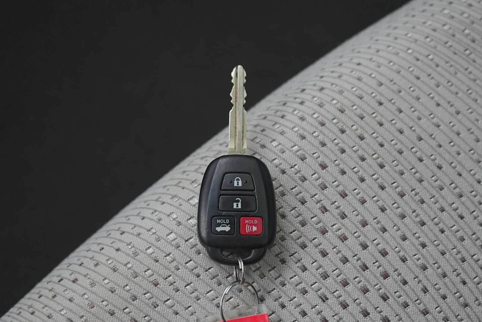 Thumbnail: 2012 Toyota Camry - 28