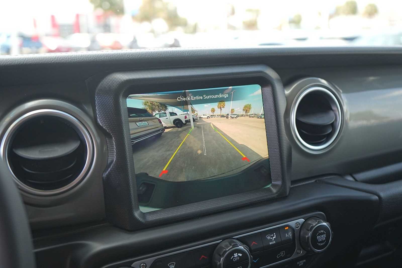 Thumbnail: 2023 Jeep Gladiator - 22