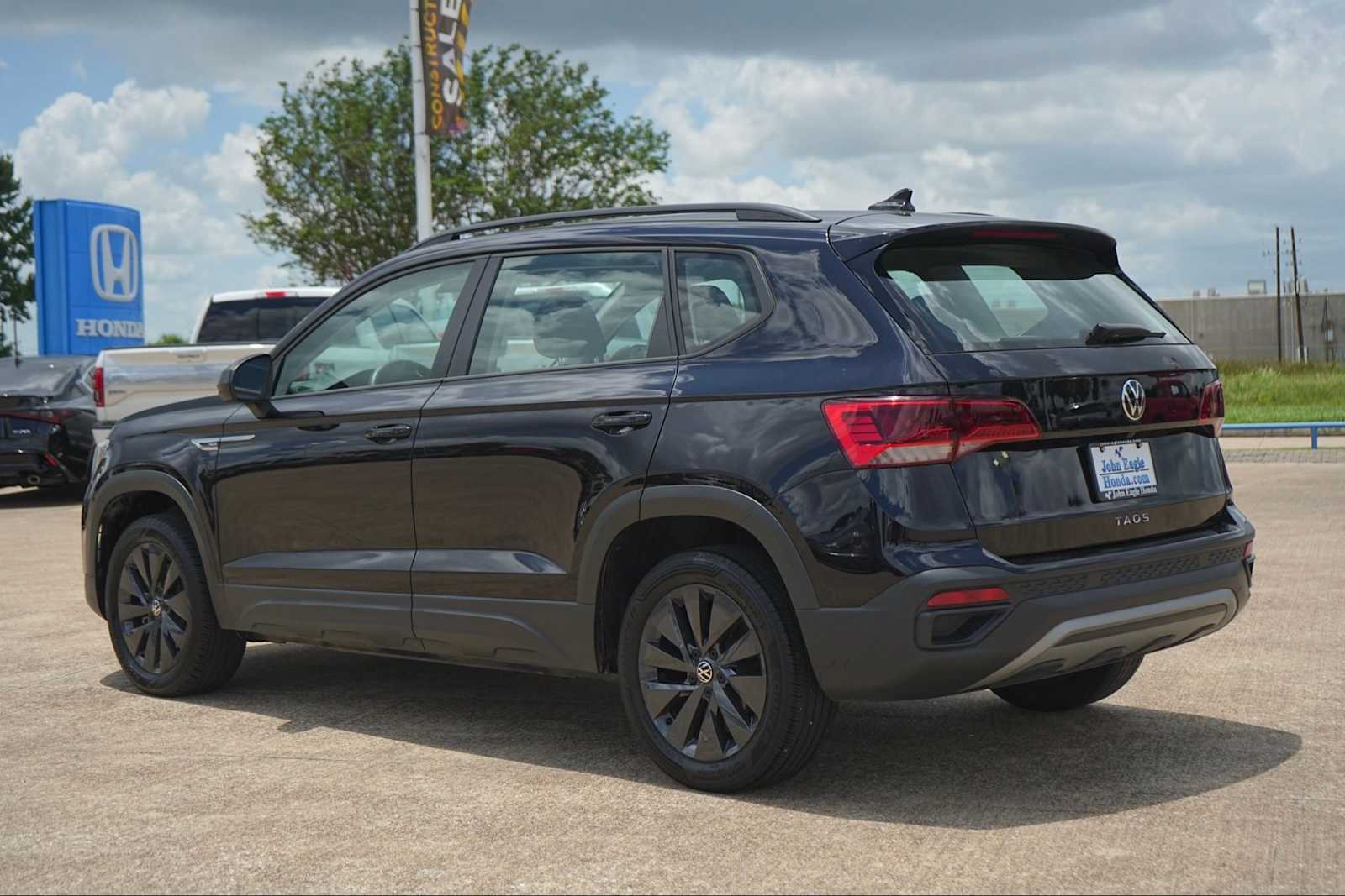 Thumbnail: 2024 Volkswagen Taos - 3