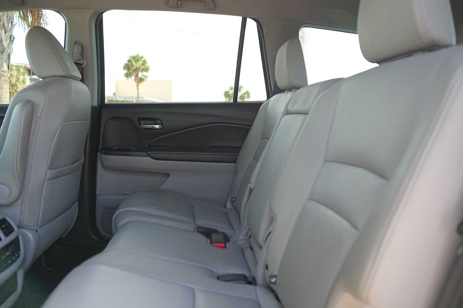 Thumbnail: 2016 Honda Pilot - 14