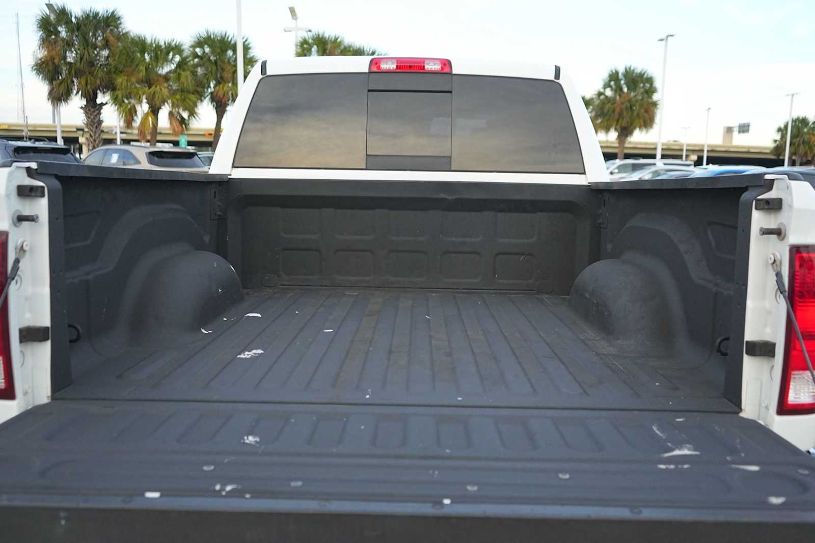 Thumbnail: 2020 RAM 1500 Classic - 27