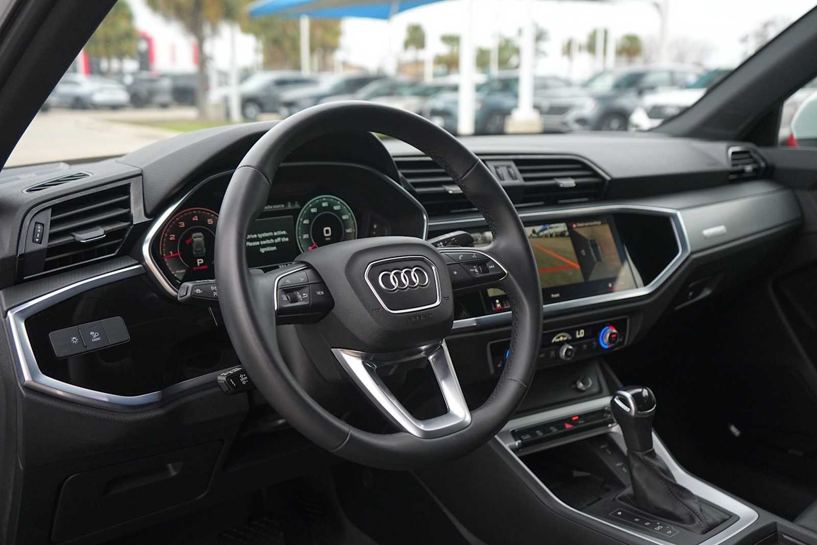 Thumbnail: 2023 Audi Q3 - 2