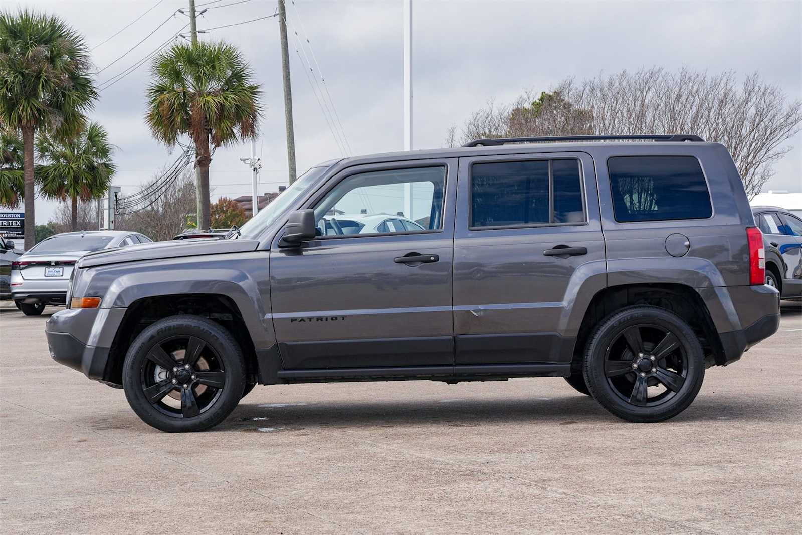 Thumbnail: 2015 Jeep Patriot - 3