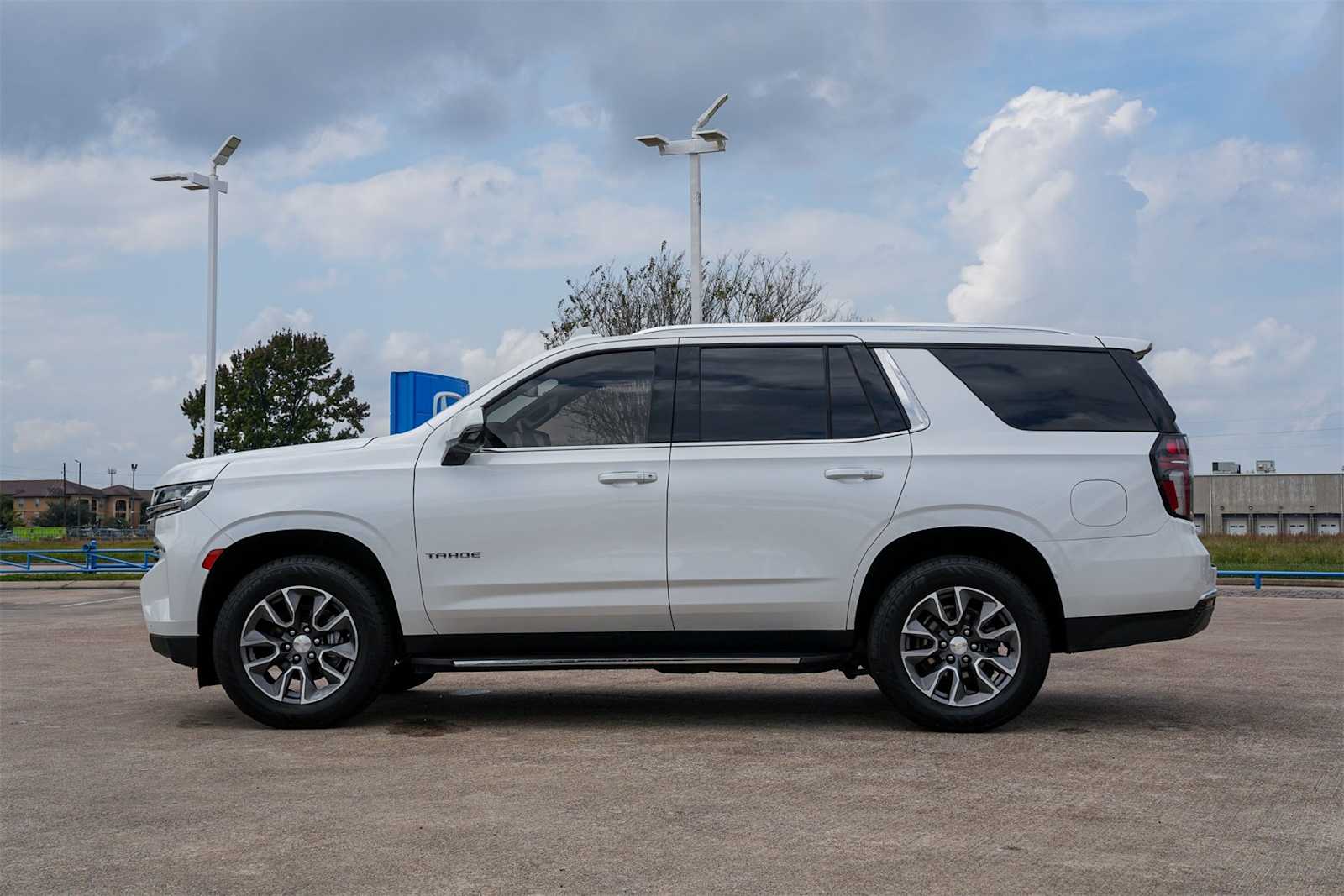 Thumbnail: 2022 Chevrolet Tahoe - 3