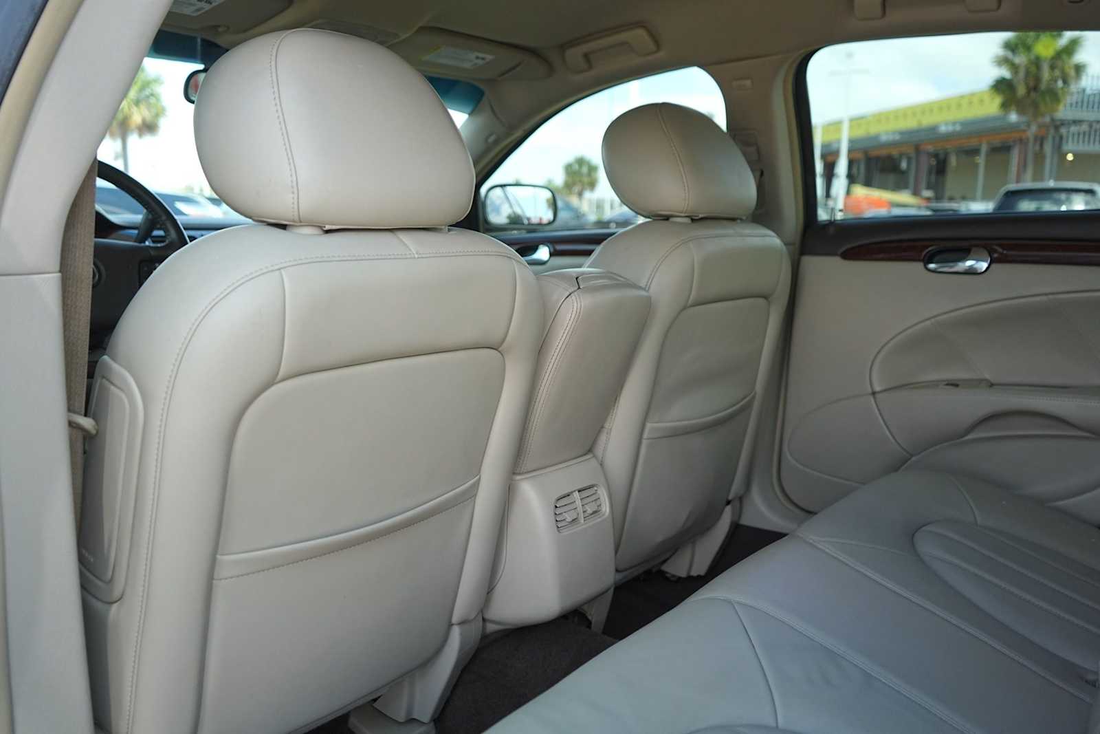Thumbnail: 2010 Buick Lucerne - 13