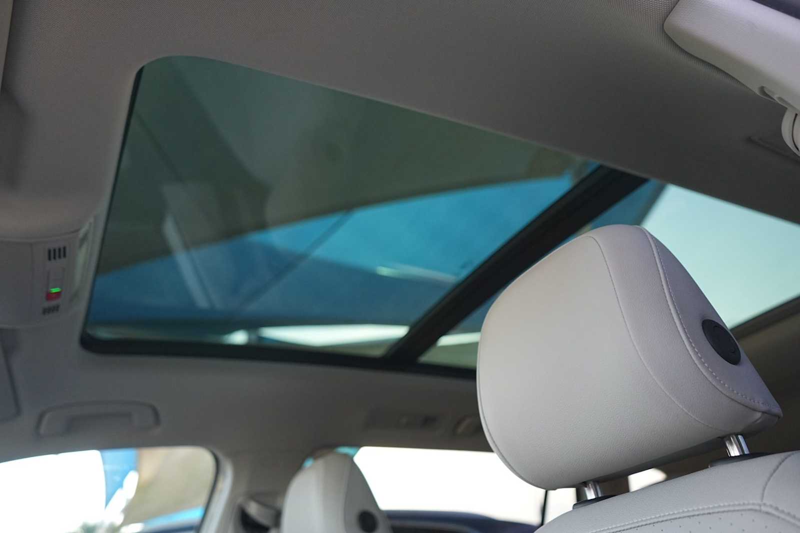 Thumbnail: 2021 Volkswagen Tiguan - 24