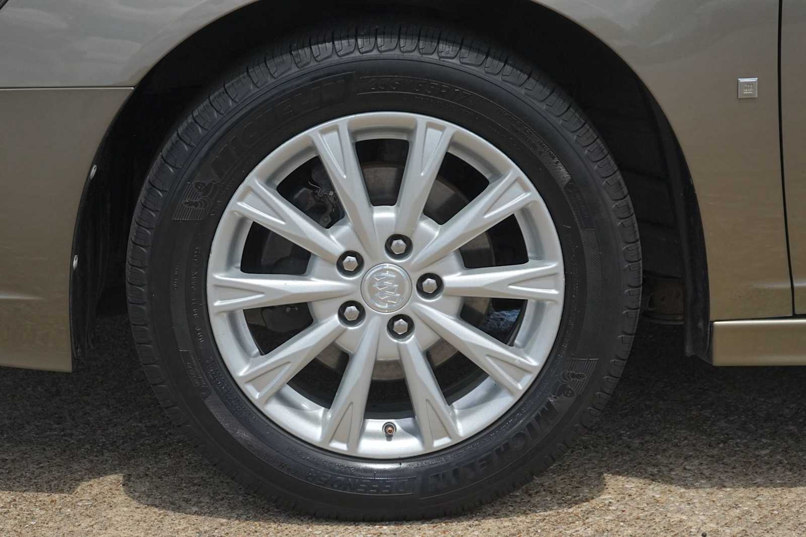 Thumbnail: 2010 Buick Lucerne - 7