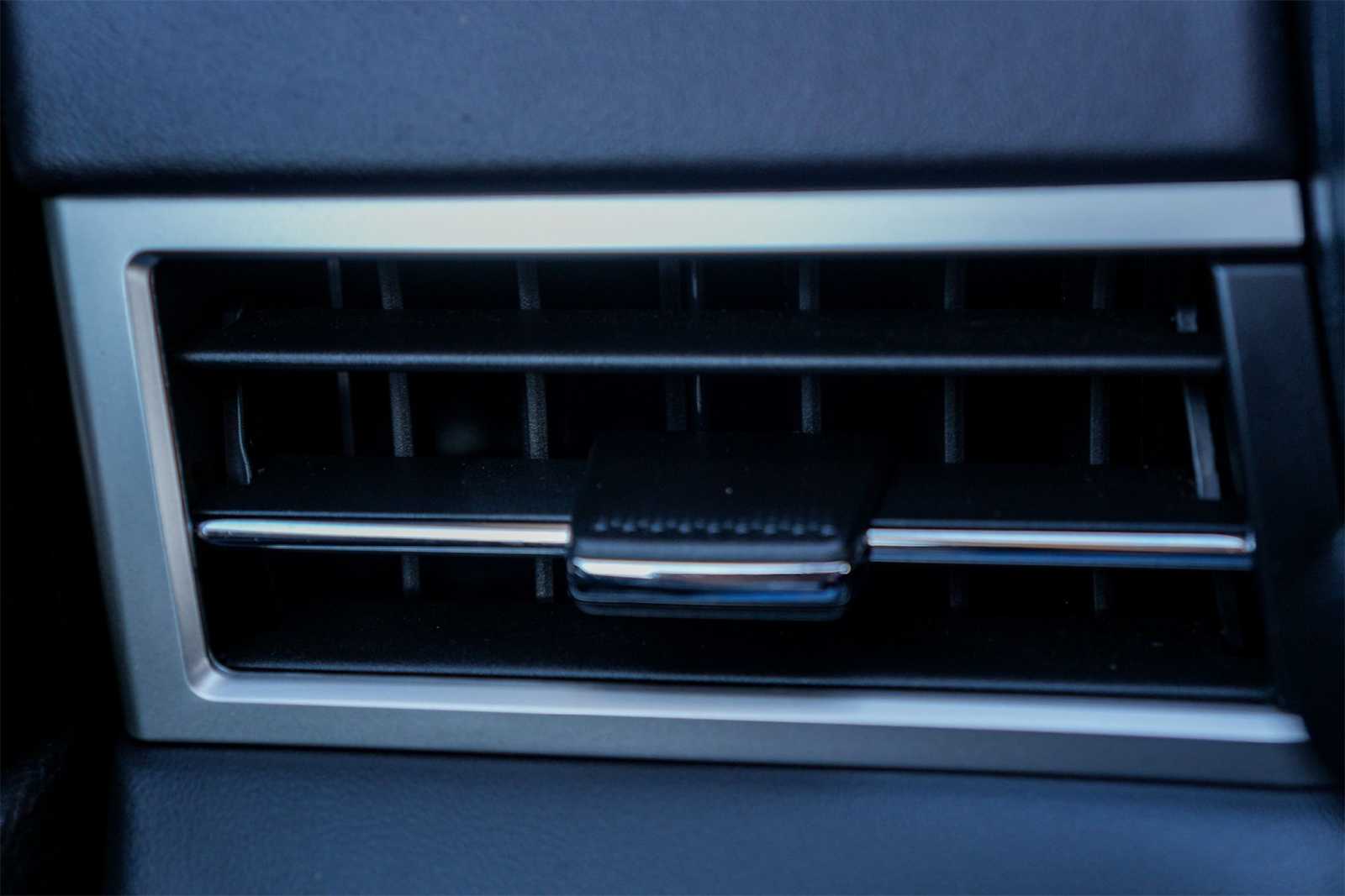 Thumbnail: 2024 Mitsubishi Outlander - 28