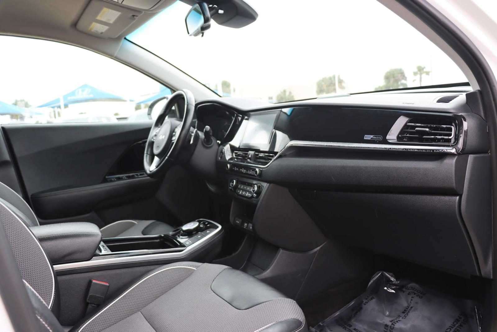 2022 Kia Niro S 13