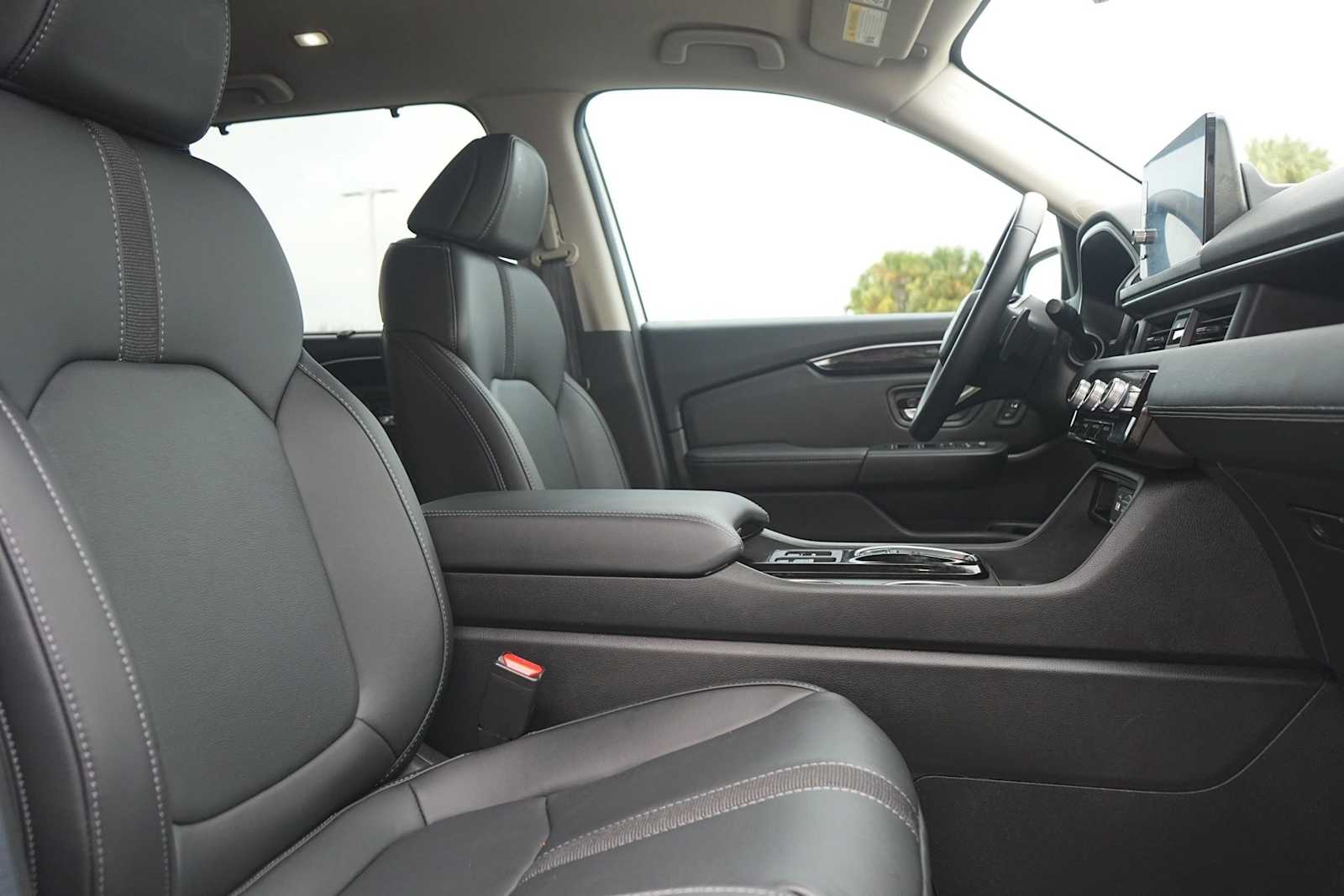 Thumbnail: 2025 Honda Pilot - 15