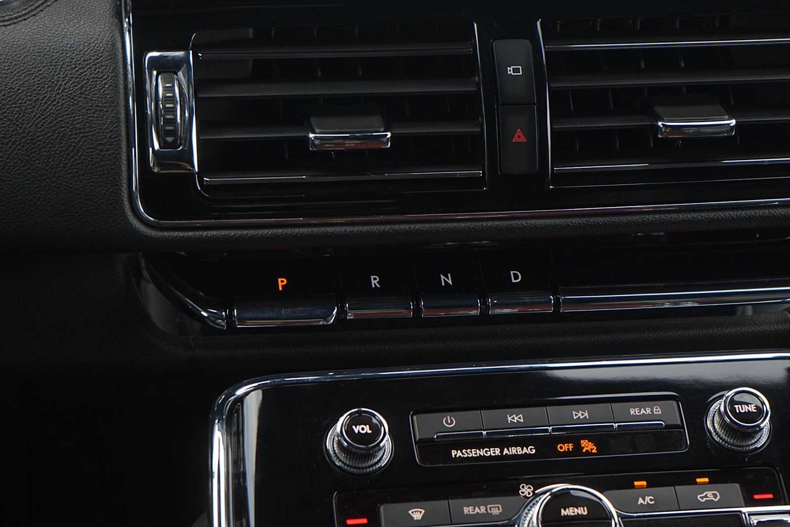 Thumbnail: 2024 Lincoln Navigator - 19