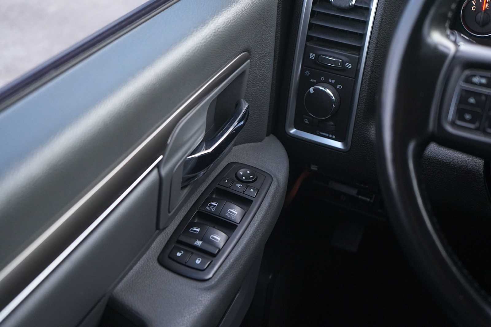 Thumbnail: 2020 RAM 1500 Classic - 24