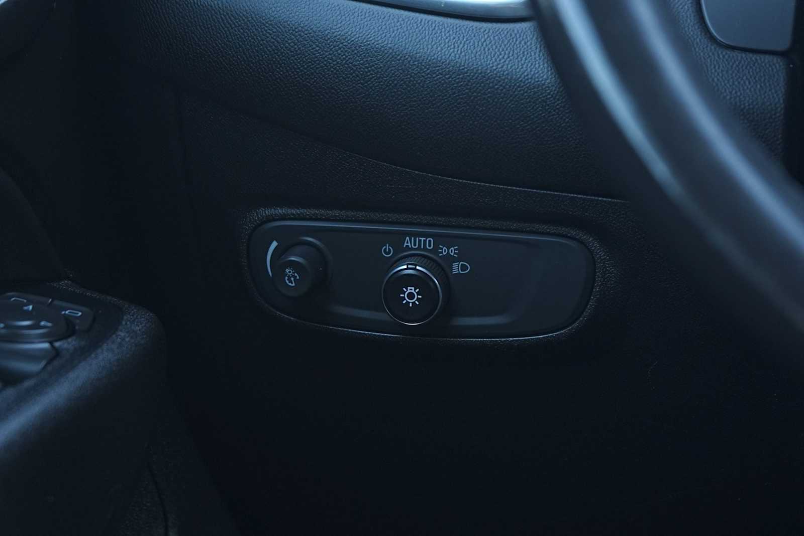 Thumbnail: 2018 Chevrolet Equinox - 25