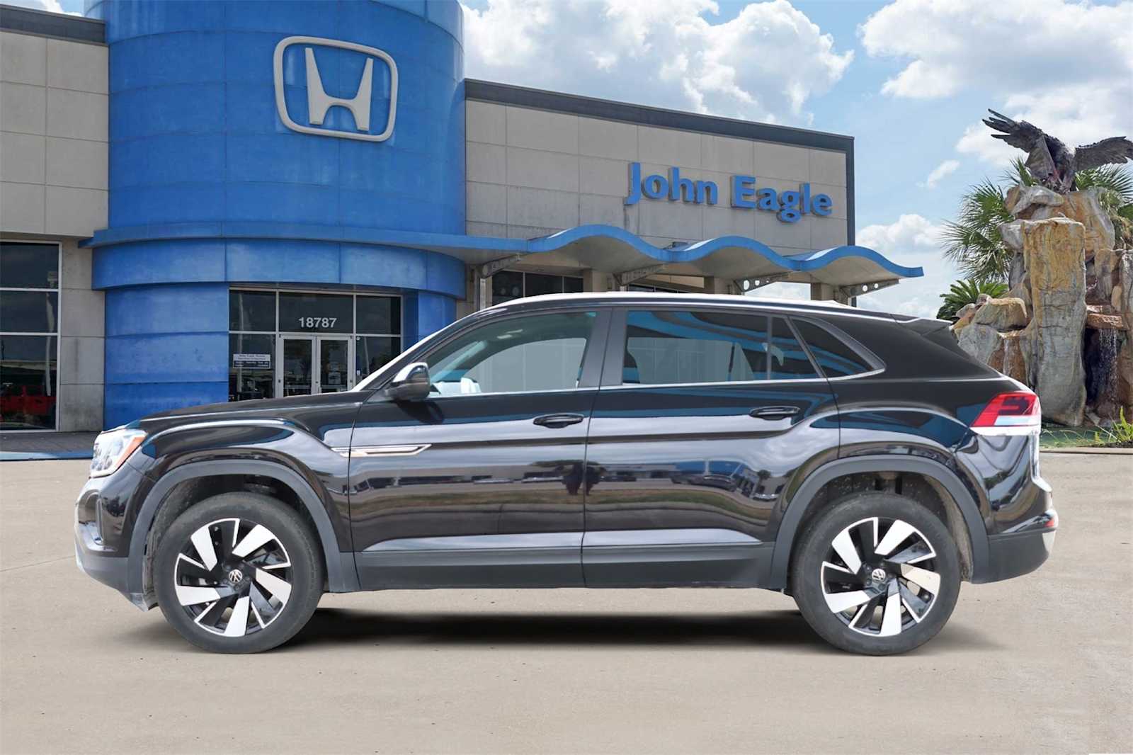 2024 Volkswagen Atlas Cross Sport SE Technology photo 3