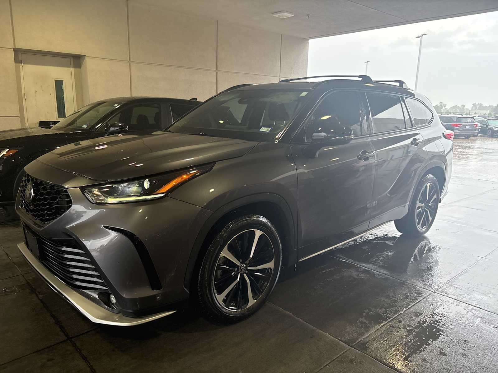 2022 Toyota Highlander XSE Hero Image