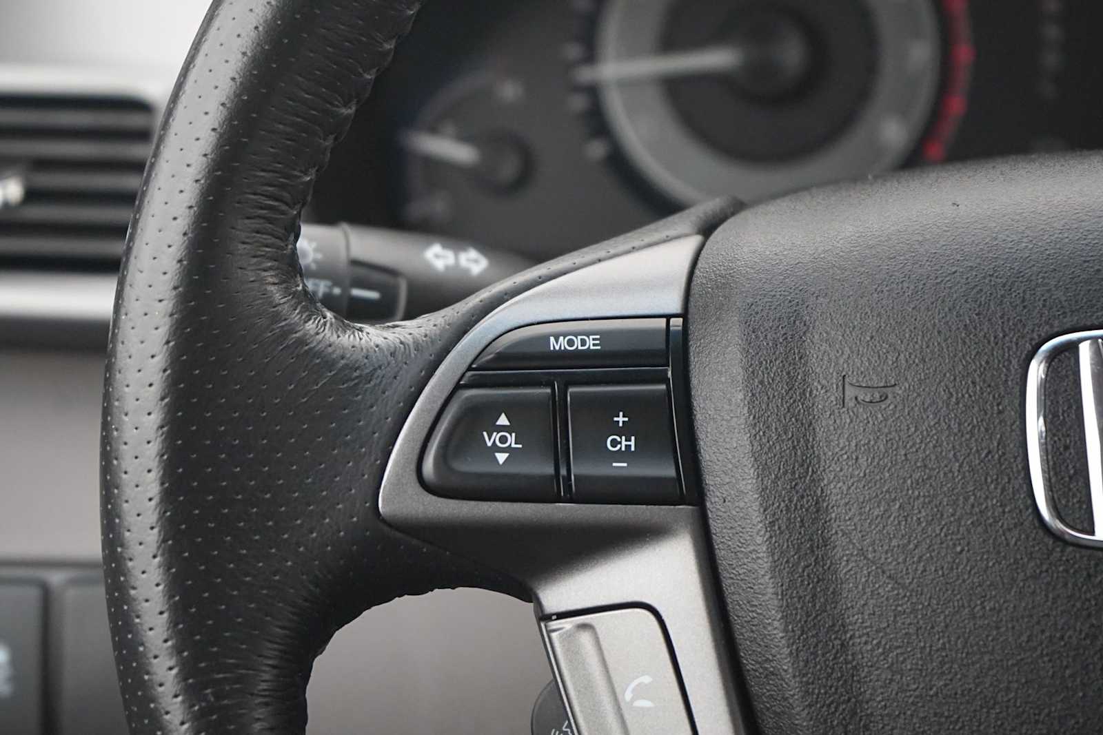 Thumbnail: 2013 Honda Odyssey - 17