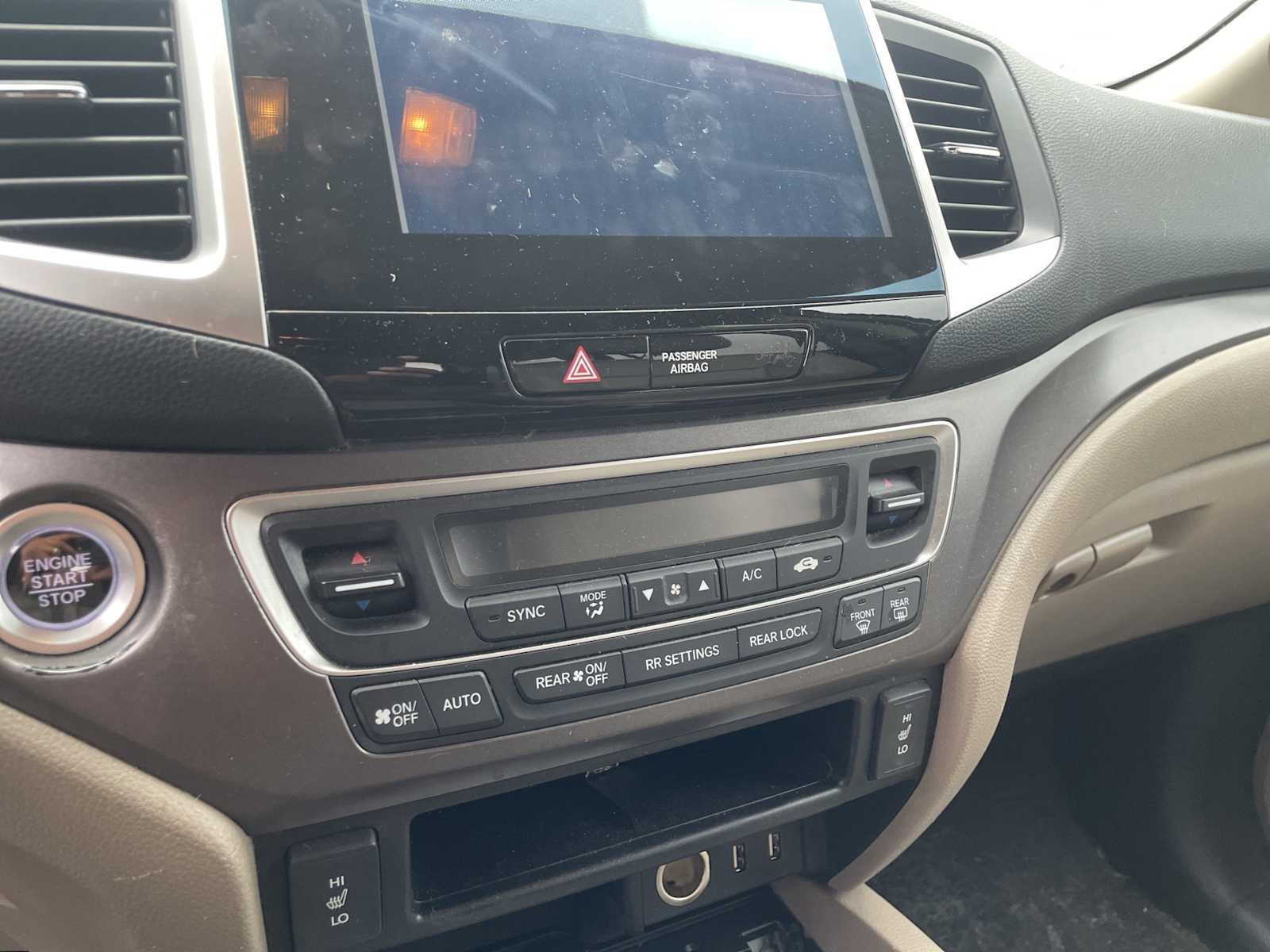 Thumbnail: 2016 Honda Pilot - 9