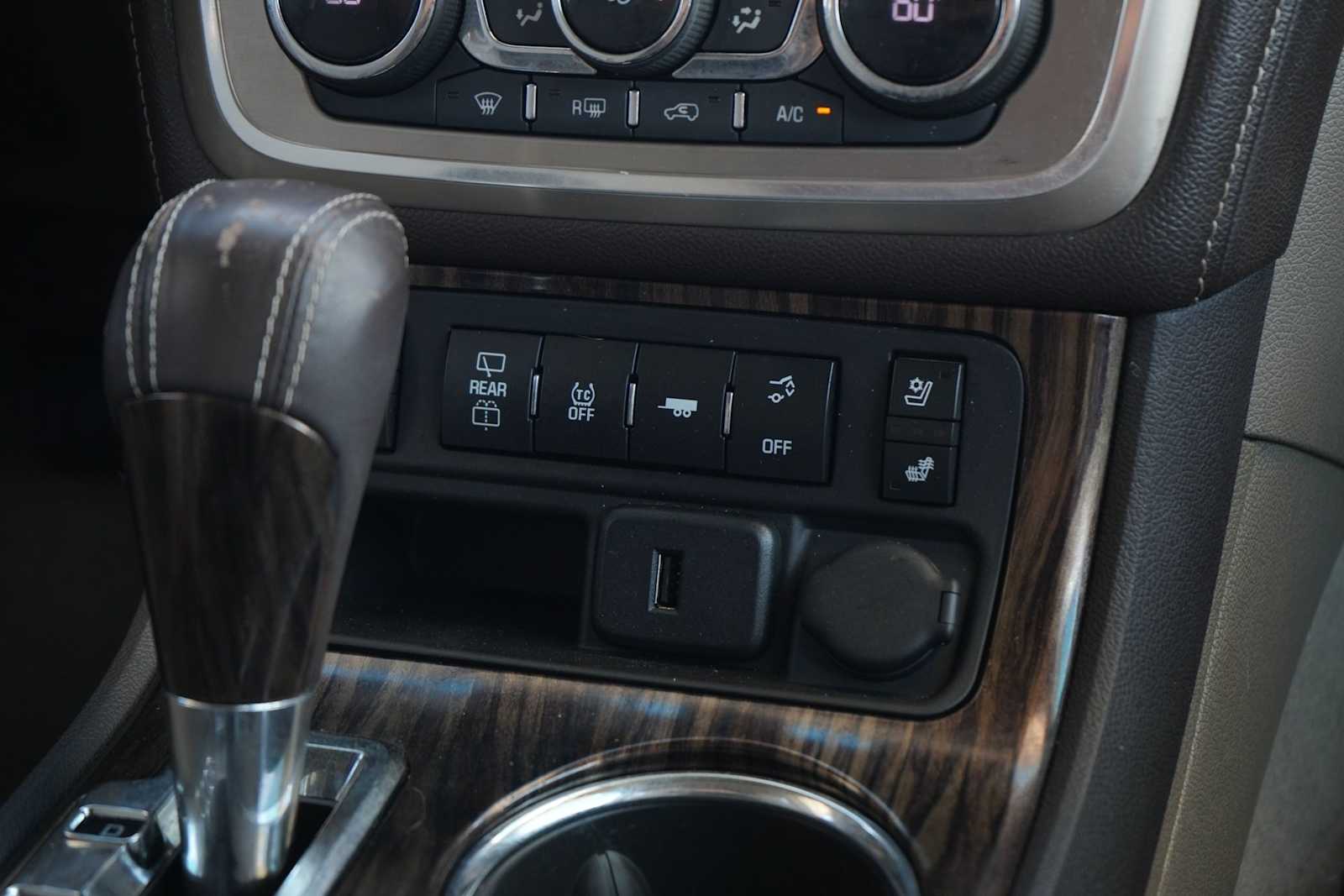 Thumbnail: 2015 GMC Acadia - 23
