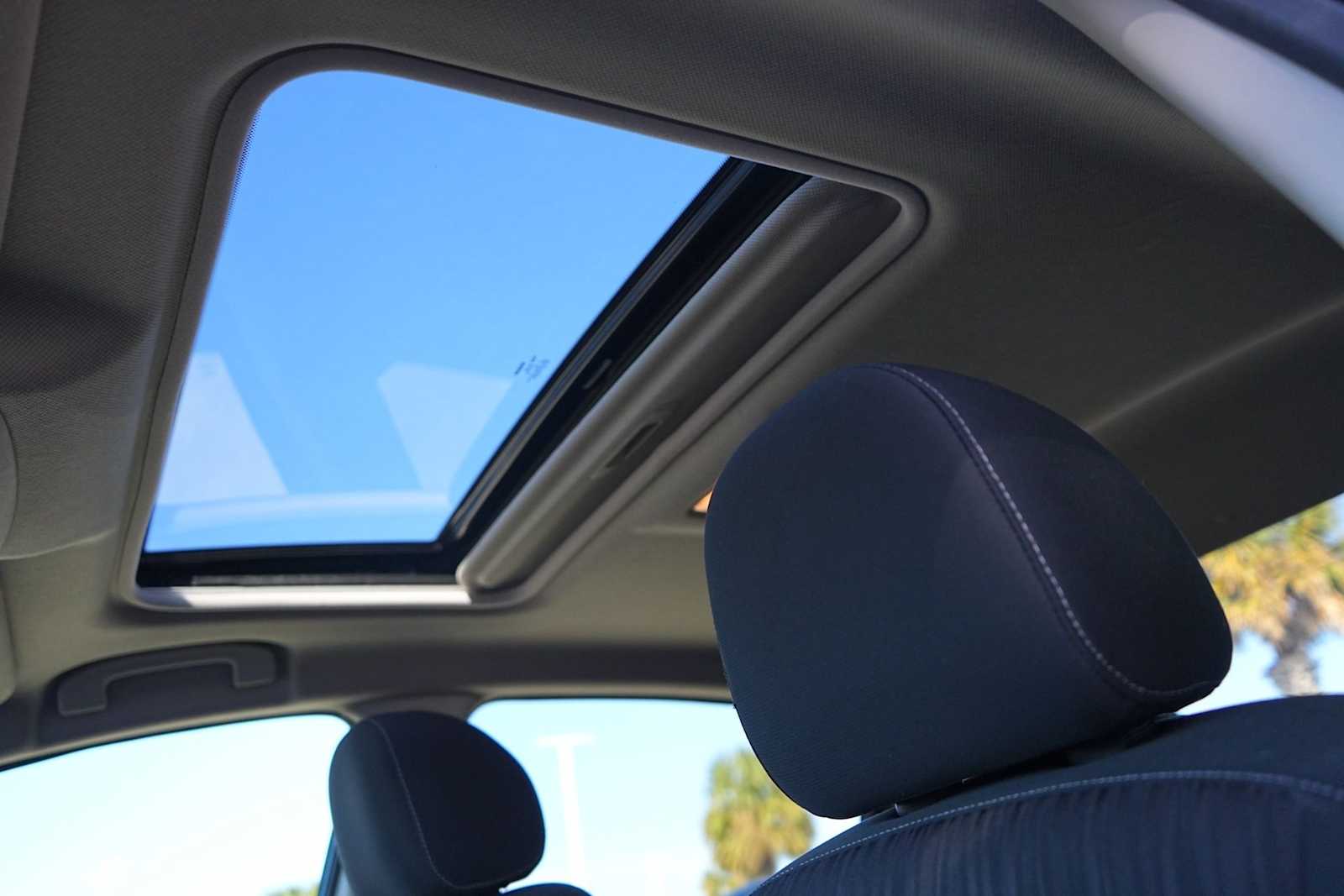 Thumbnail: 2019 Nissan Sentra - 25