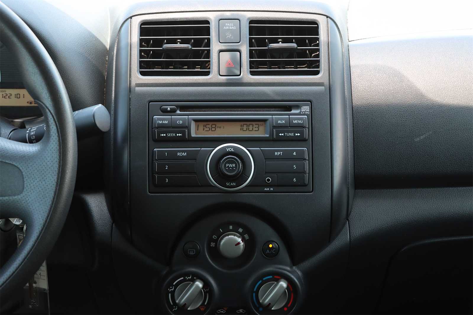 2013 Nissan Versa S 18