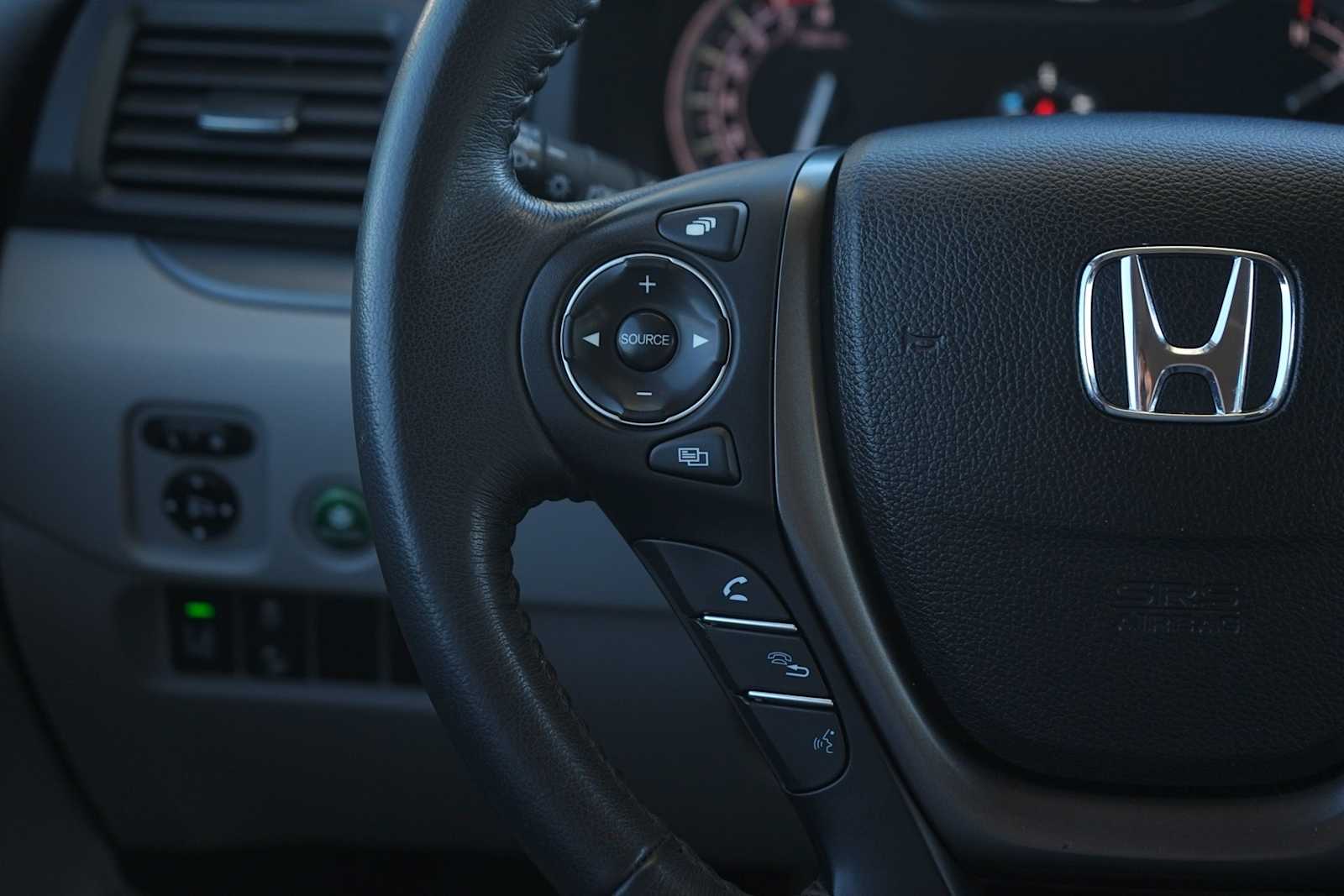 Thumbnail: 2017 Honda Pilot - 17