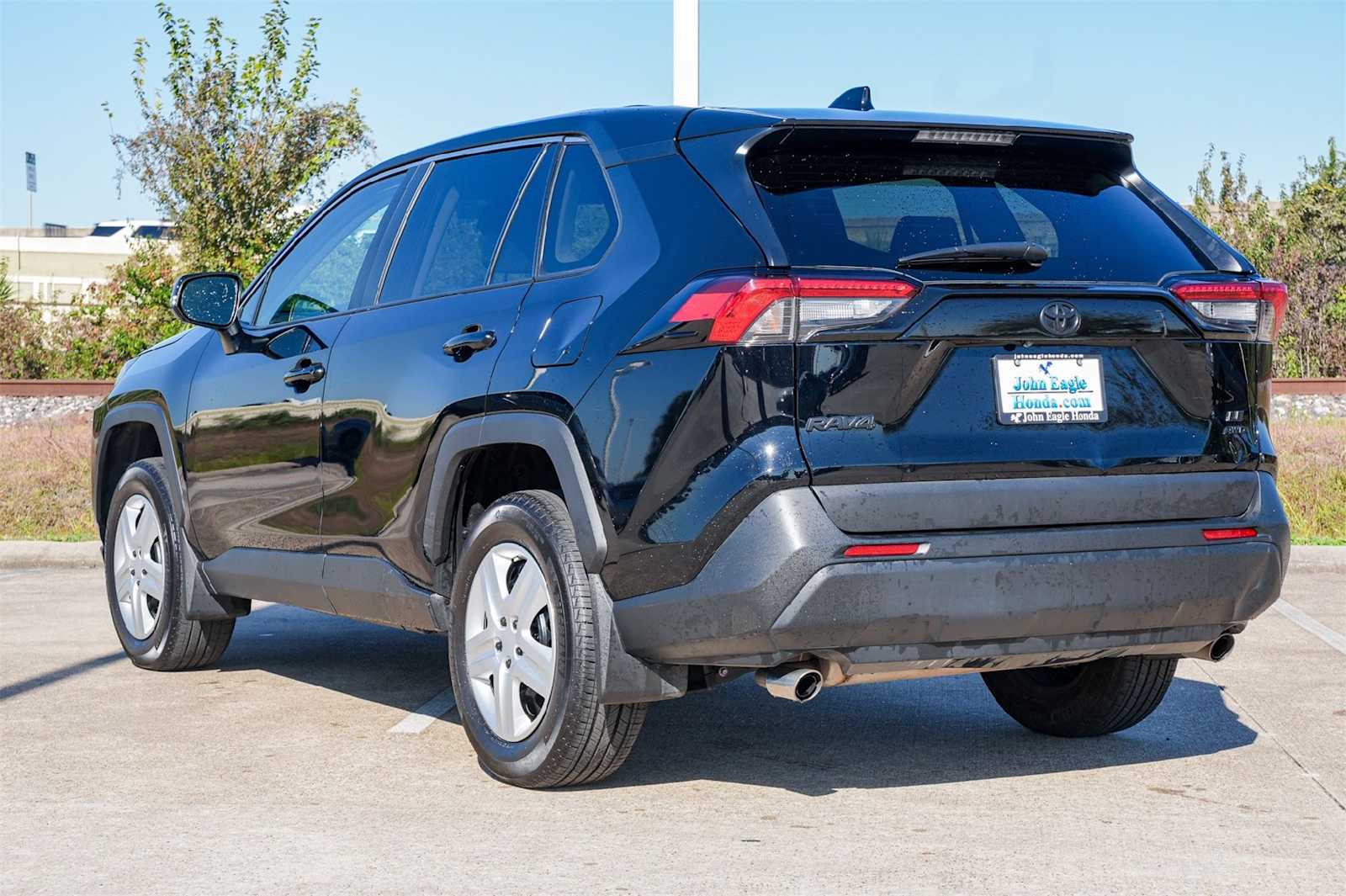 2024 Toyota RAV4 LE photo 4