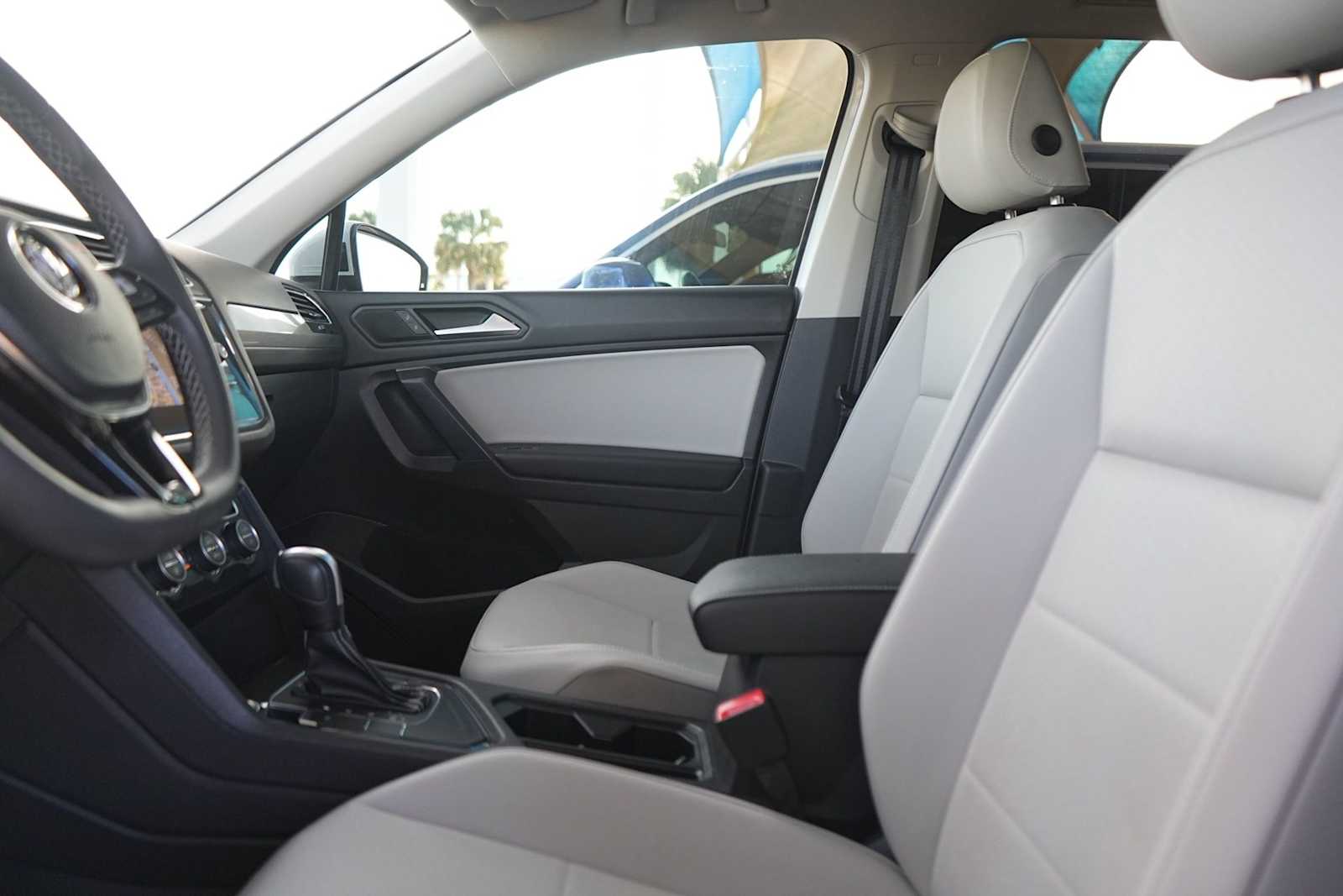 Thumbnail: 2021 Volkswagen Tiguan - 11