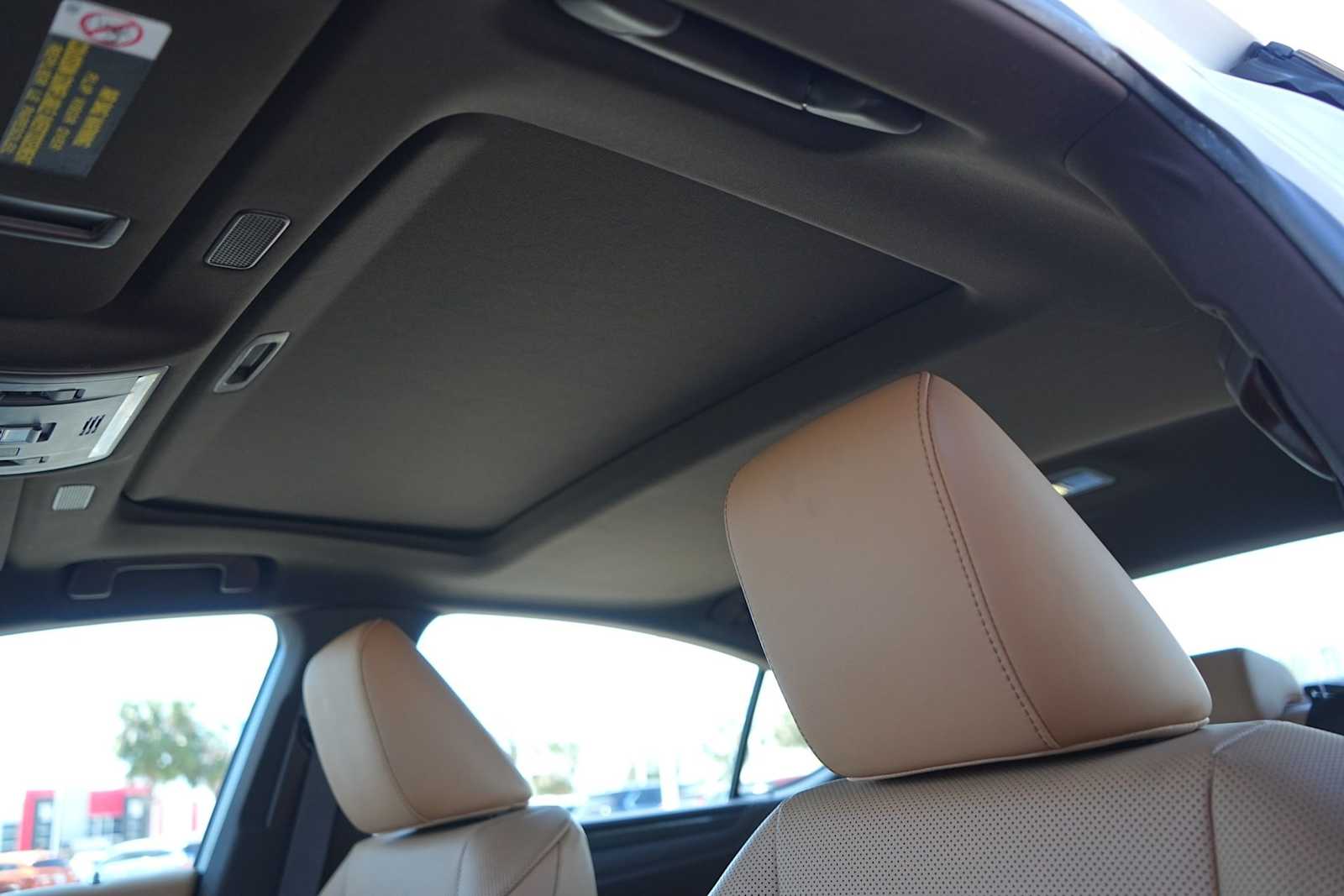 Thumbnail: 2021 Lexus ES - 26