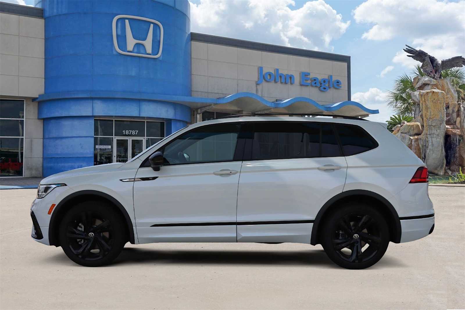 Thumbnail: 2024 Volkswagen Tiguan - 3
