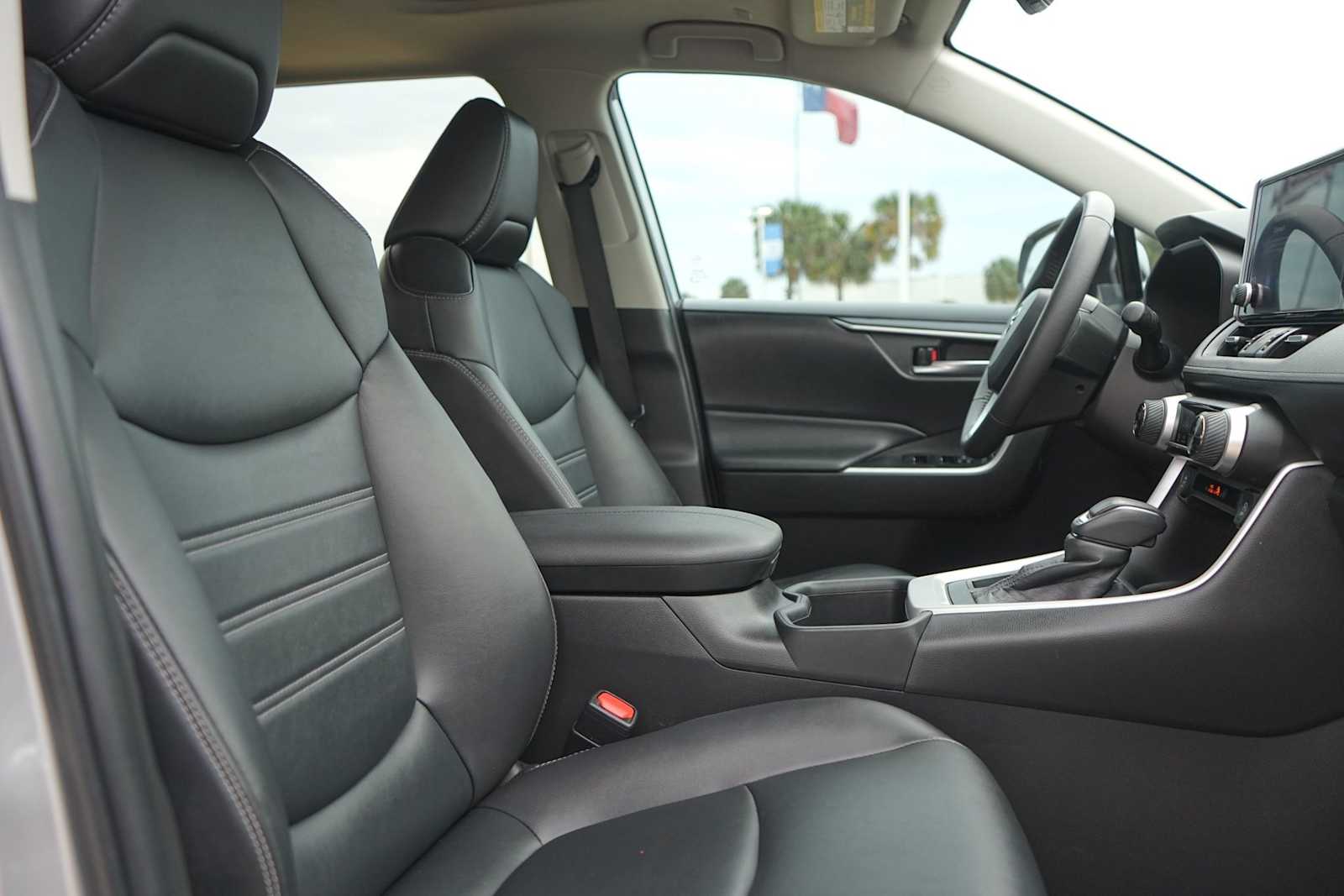 Thumbnail: 2024 Toyota RAV4 - 15