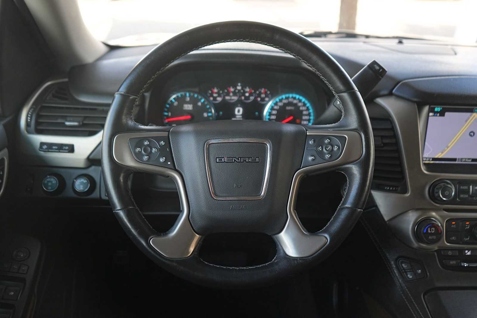 Thumbnail: 2019 GMC Yukon XL - 16