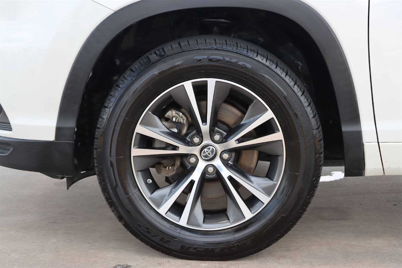 Thumbnail: 2016 Toyota Highlander - 8