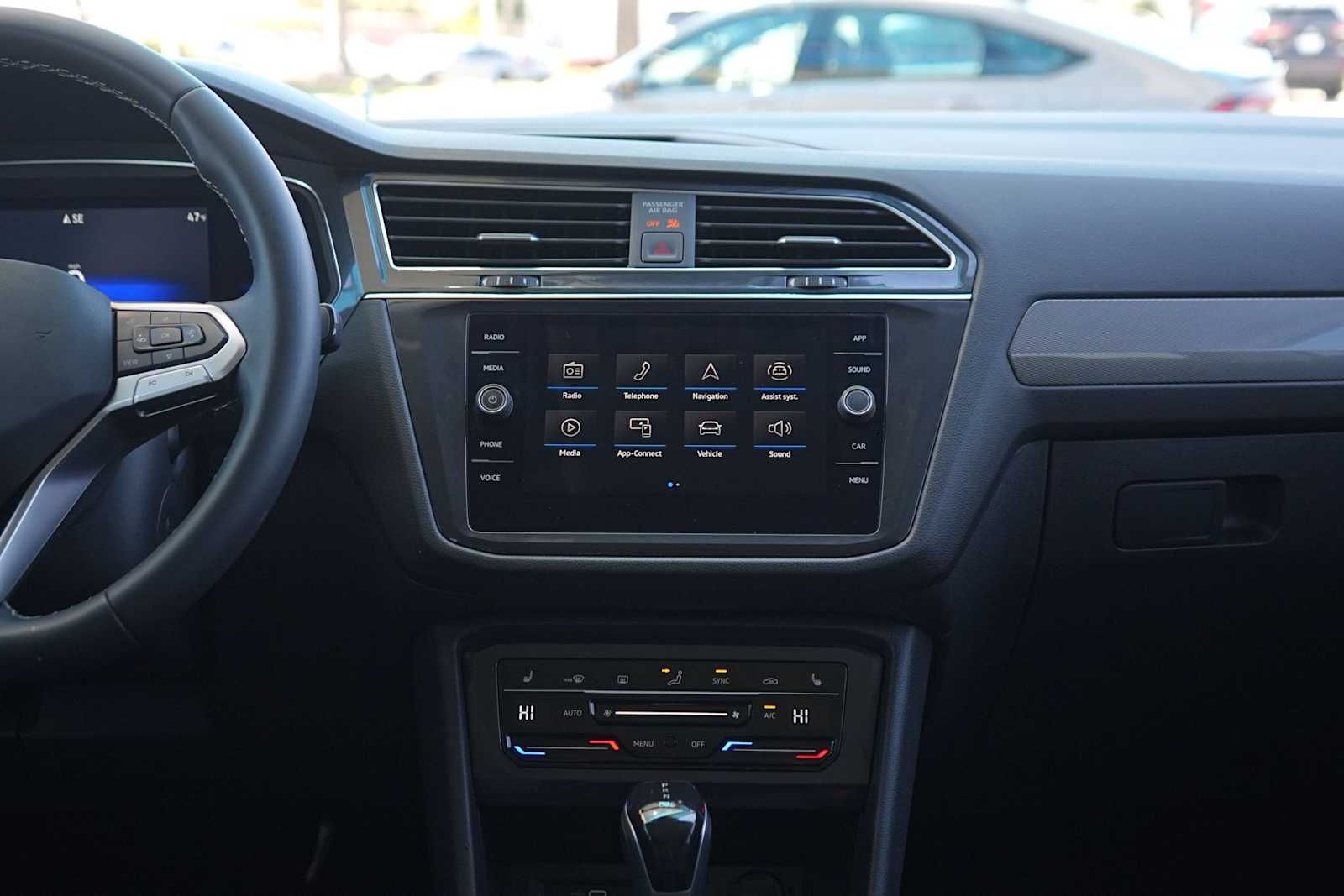 Thumbnail: 2022 Volkswagen Tiguan - 19