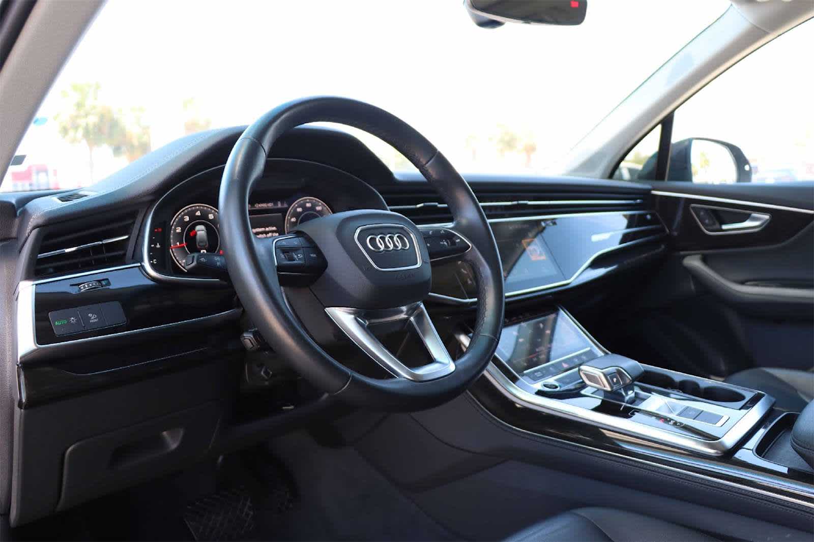 2024 Audi Q7 55 Premium Plus photo 2