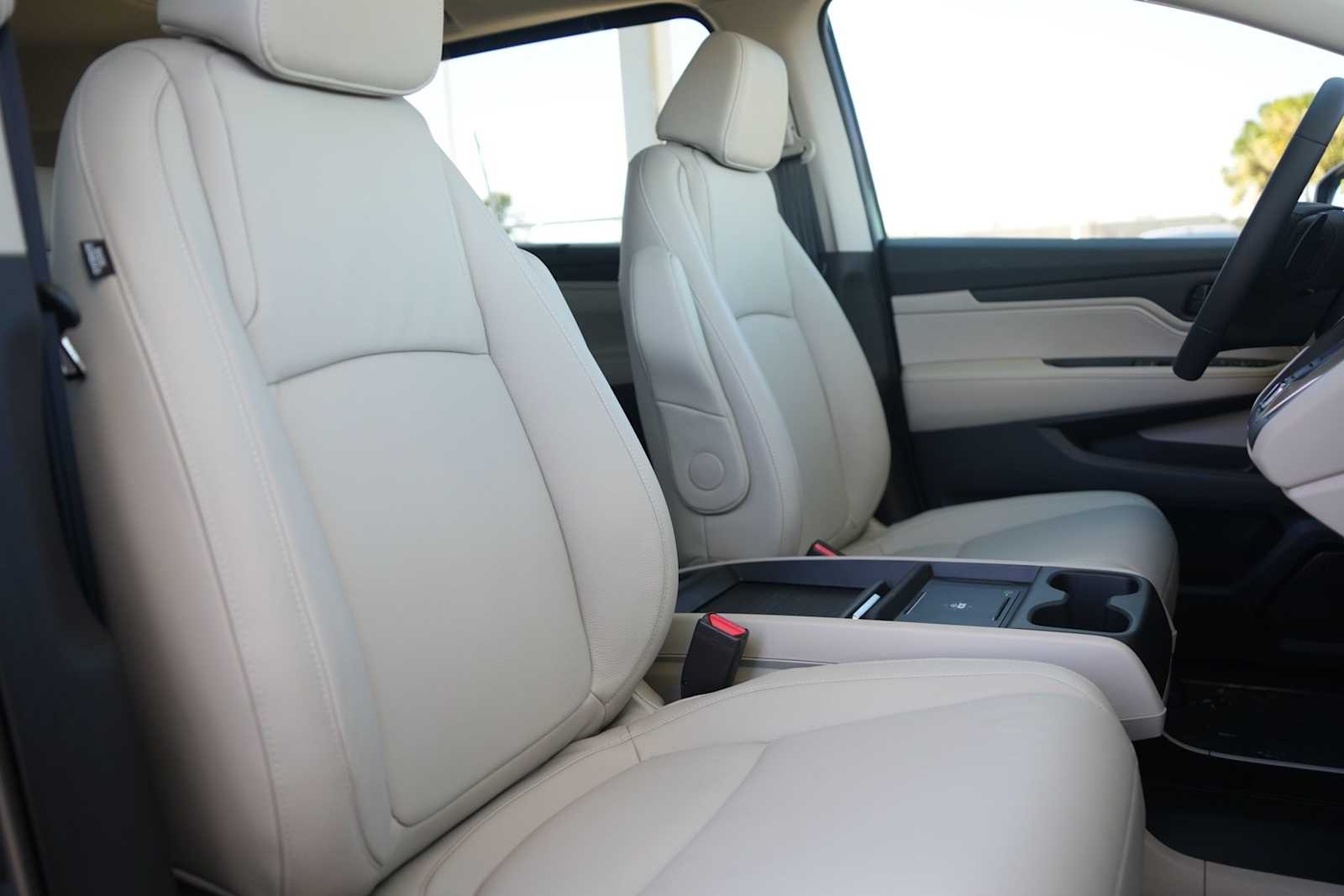 Thumbnail: 2026 Honda Odyssey - 14