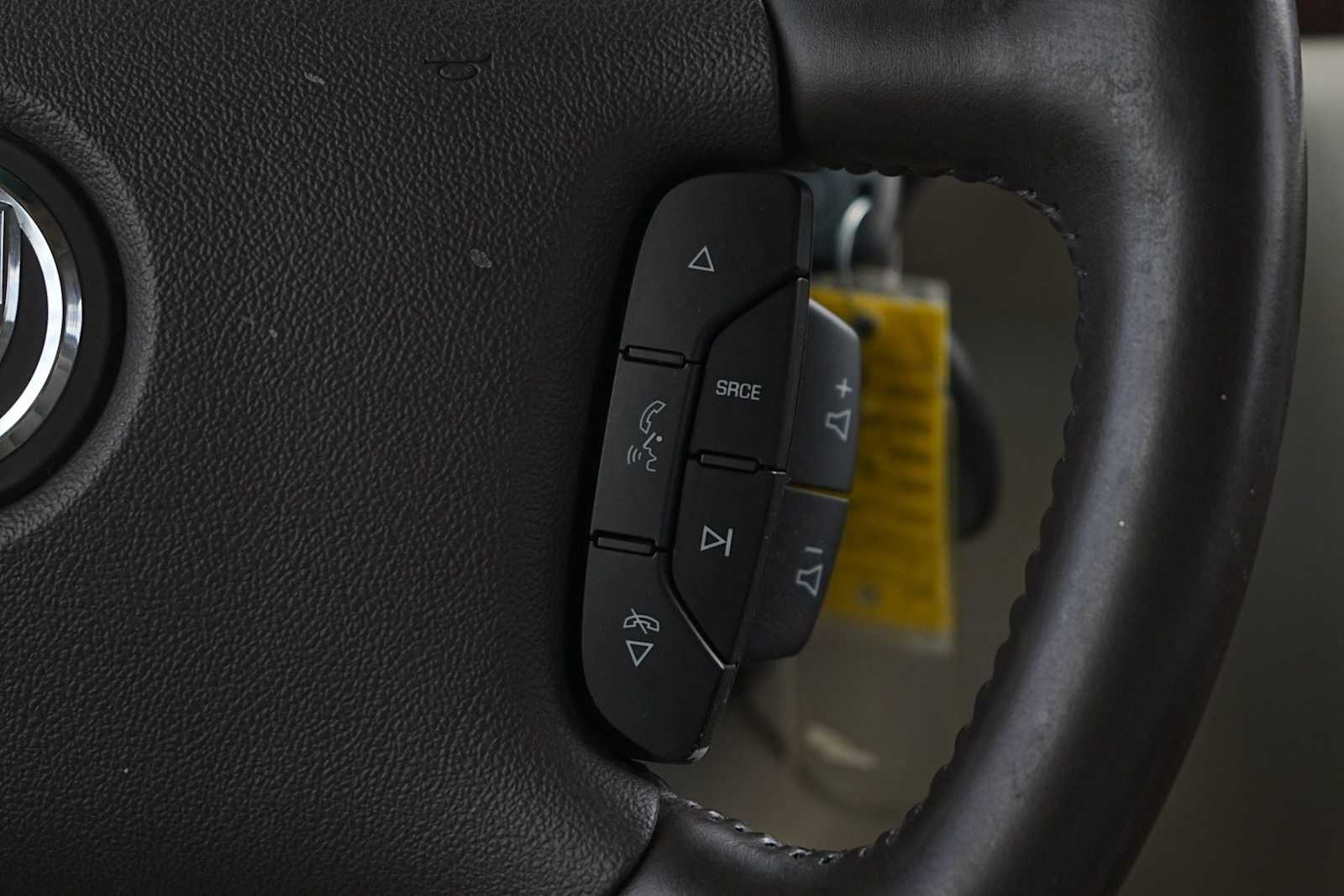 Thumbnail: 2010 Buick Lucerne - 18