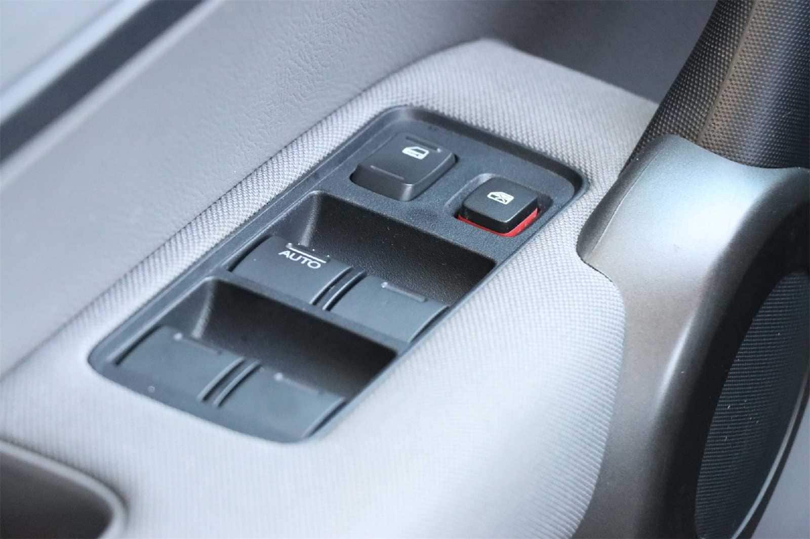 Thumbnail: 2011 Honda CR-V - 17