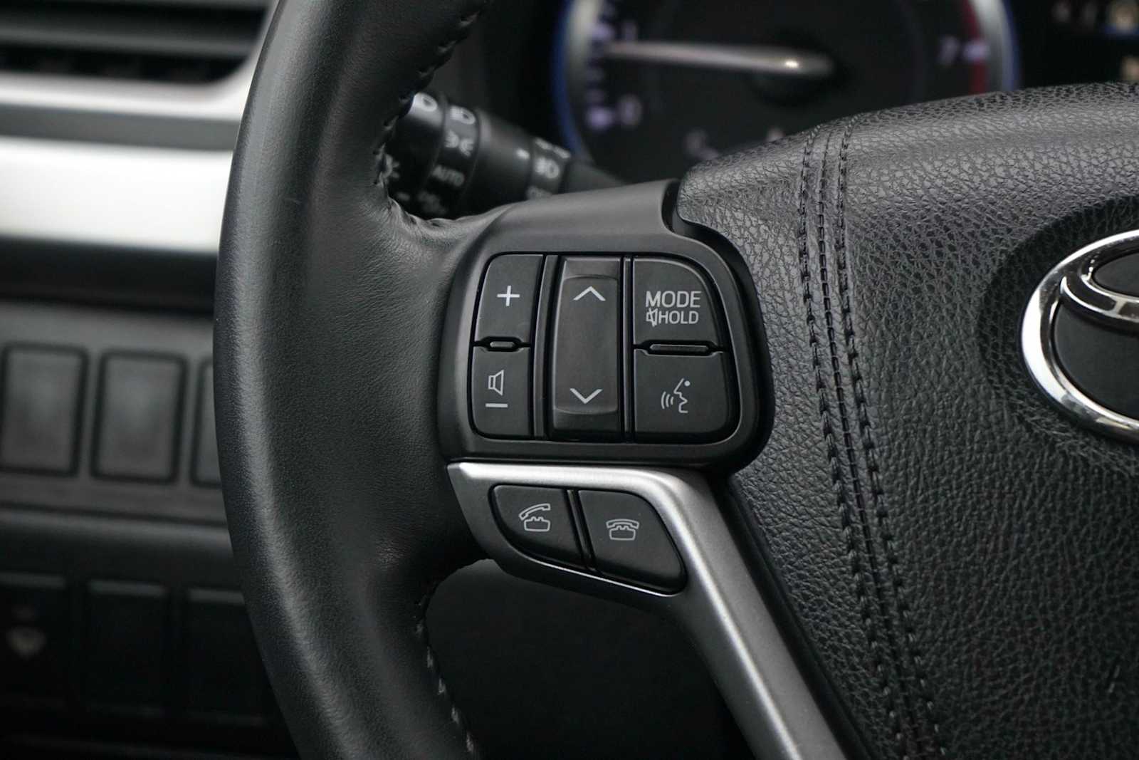 Thumbnail: 2015 Toyota Highlander - 17