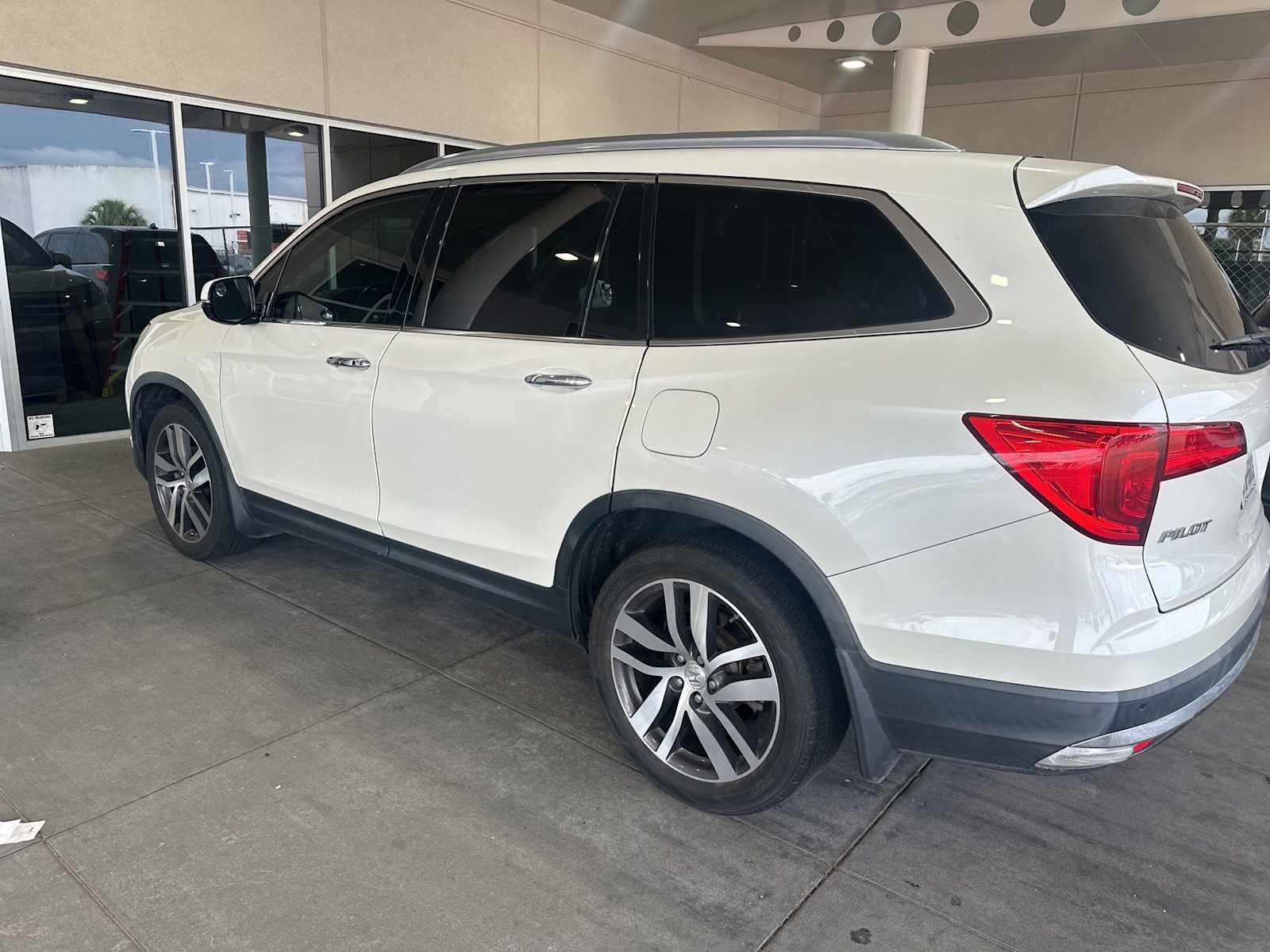Thumbnail: 2018 Honda Pilot - 4
