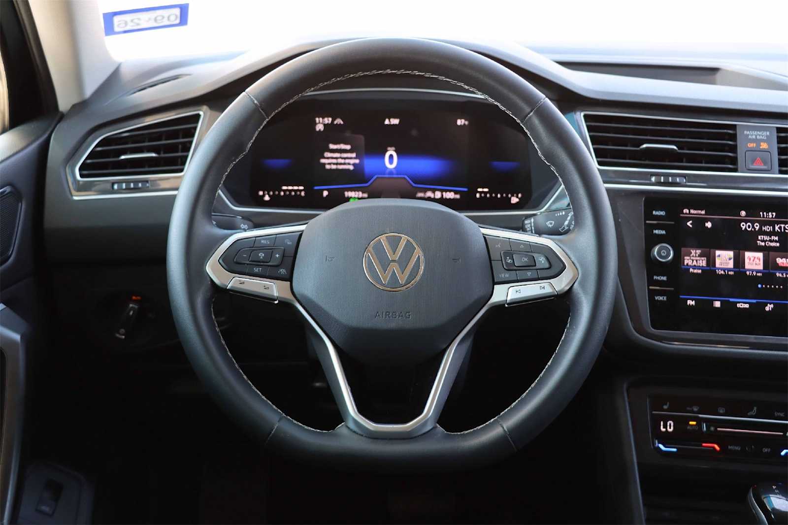 Thumbnail: 2024 Volkswagen Tiguan - 16