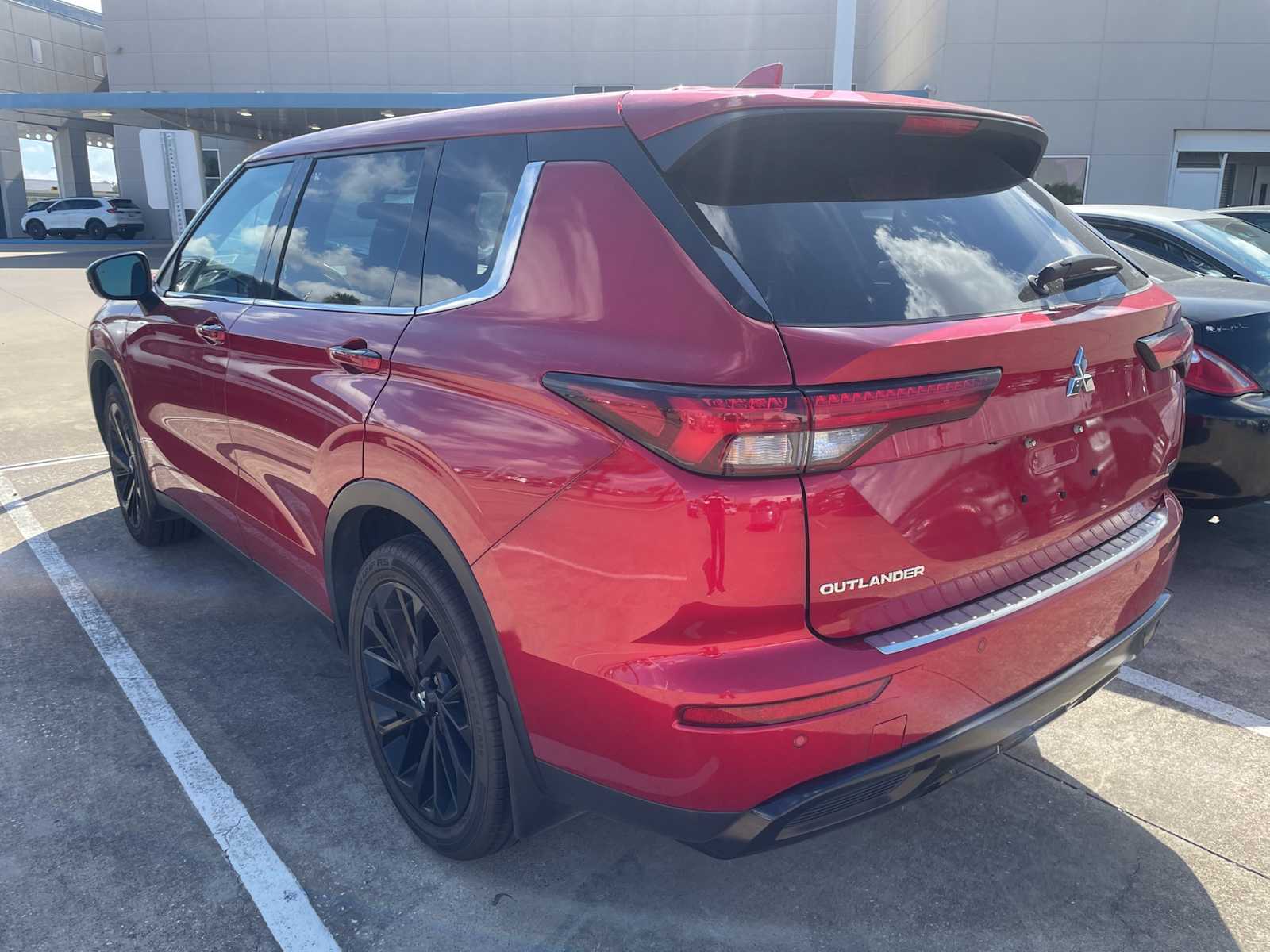Thumbnail: 2023 Mitsubishi Outlander - 2