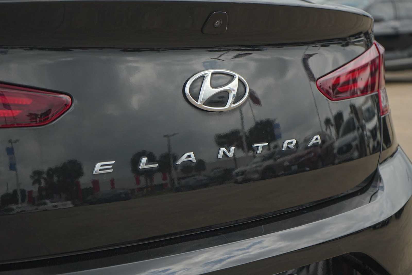 Thumbnail: 2020 Hyundai Elantra - 8