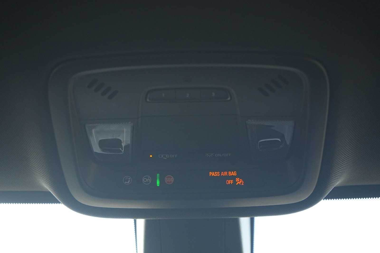 Thumbnail: 2022 Chevrolet Traverse - 24