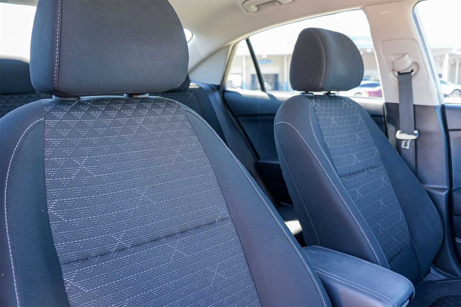 Thumbnail: 2022 Kia Rio - 14