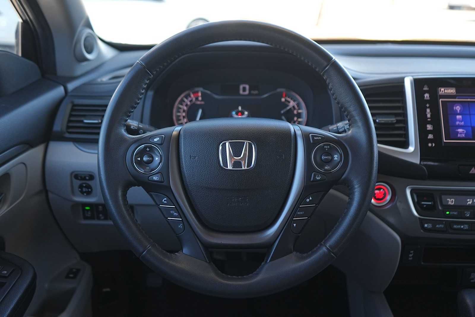 Thumbnail: 2017 Honda Pilot - 16