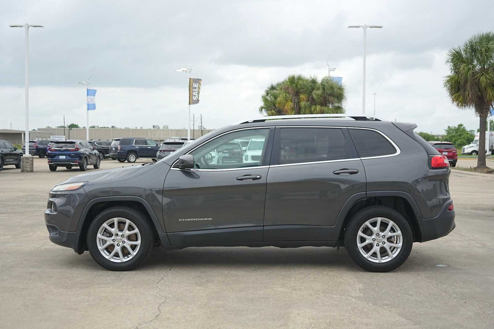 Thumbnail: 2016 Jeep Cherokee - 3