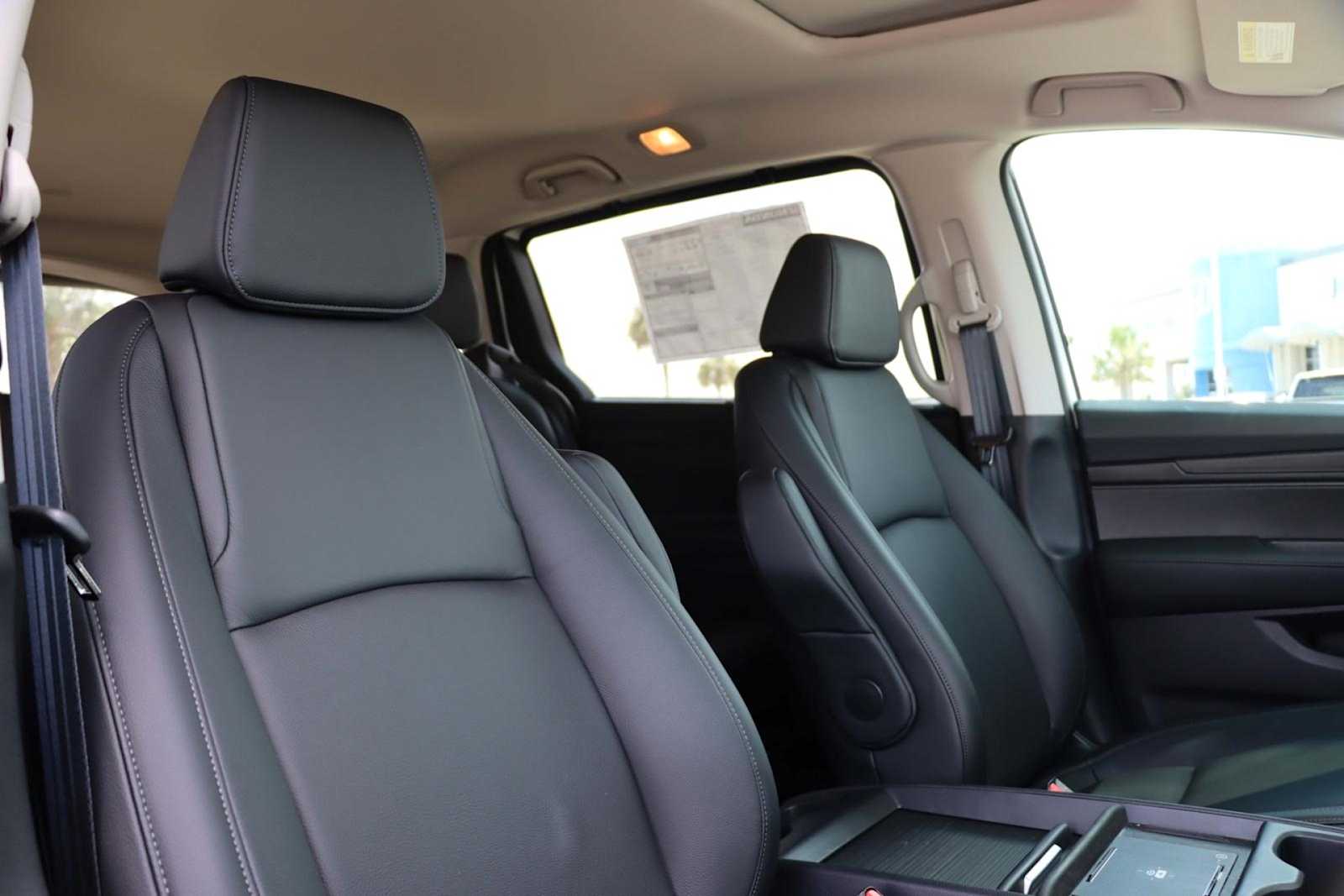 Thumbnail: 2025 Honda Odyssey - 12