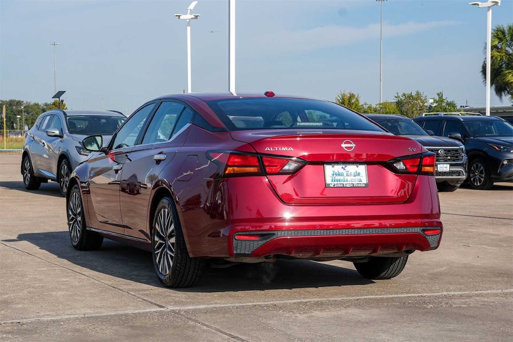 Used 2024 Nissan Altima 2.5 SV Sedan