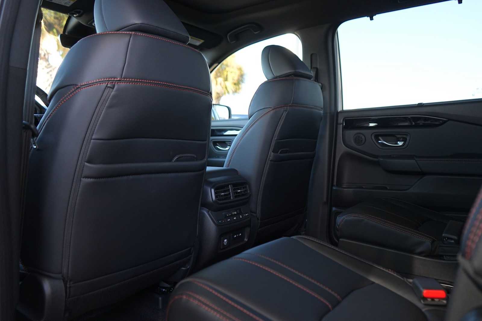 Thumbnail: 2025 Honda Pilot - 12