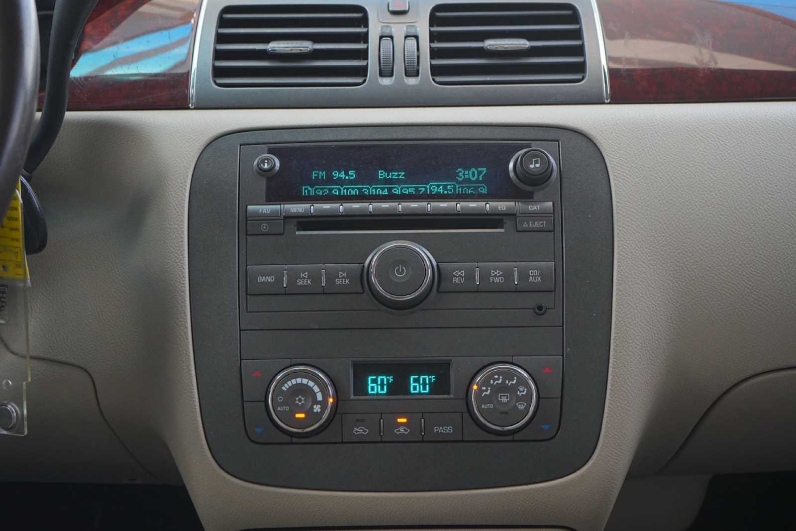 Thumbnail: 2010 Buick Lucerne - 19